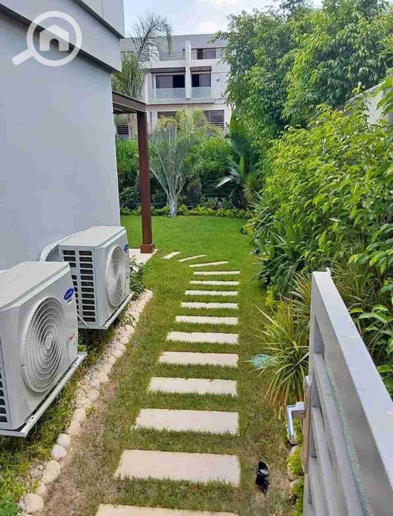 8 1000571800. jpg