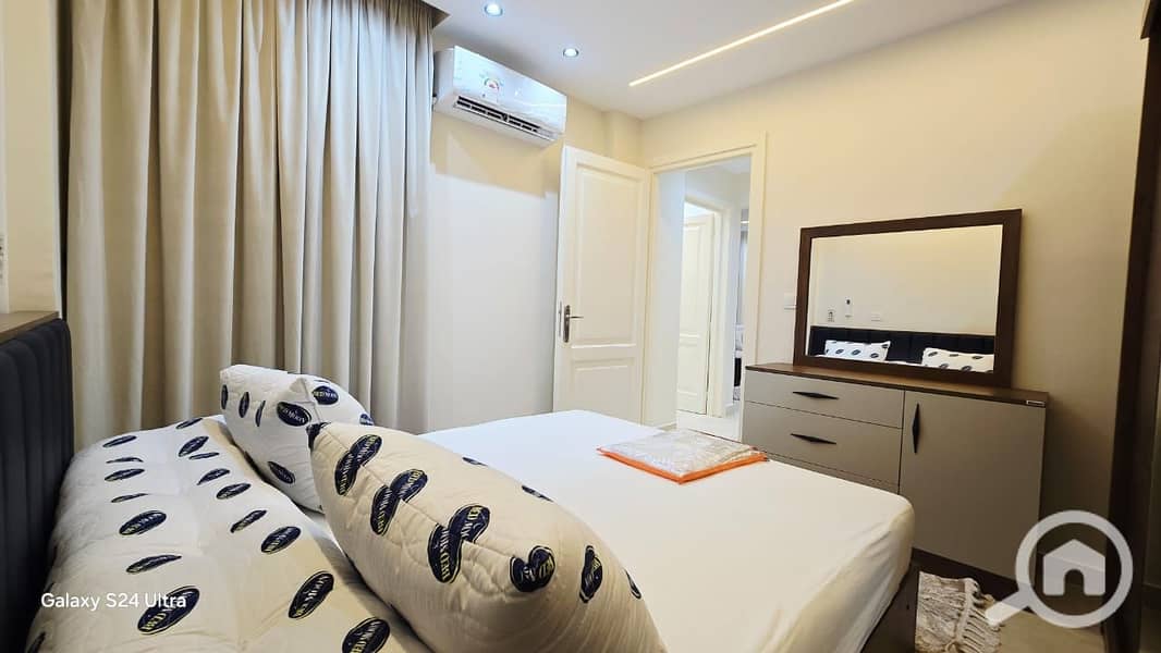 5 ea316d50-832e-4e10-8bd1-2f34e9c82c94. jpg