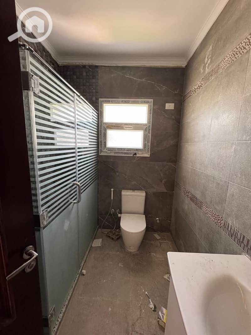 14 e93afa5f-0df5-4bb0-b07f-5332f1bf7b81. jpg