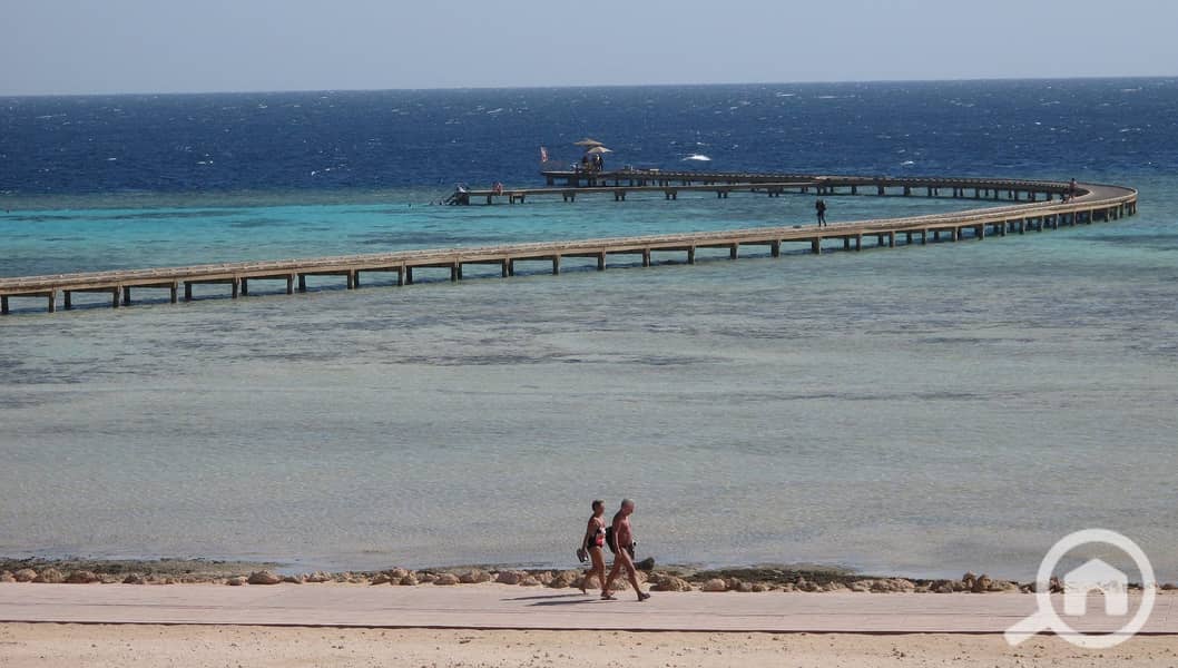 8 egypt-hurghada-soma-bay-beach-pier-orig. jpg