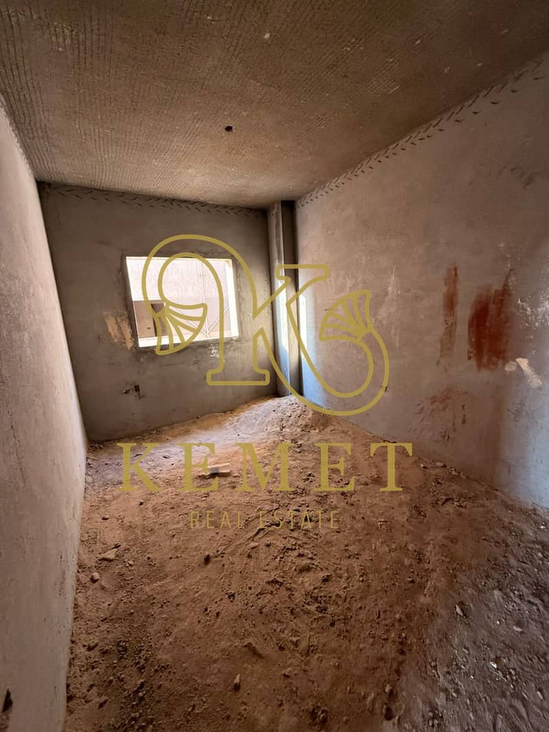 12 WhatsApp Image 2025-09-25 at 20.24. 50_07847157. jpg