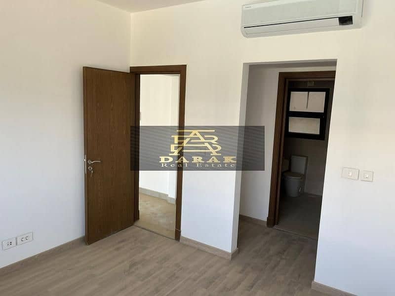 8 28405b6f-d2dc-4ee4-a478-c7fa286f8c1a. jpg