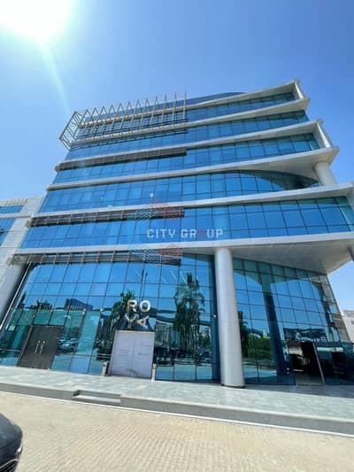 Office for Rent in New Cairo, Cairo - مكتب للايجار لكبرى الشركات في التسعين الجنوبى التجمع الخامس 200 متر
