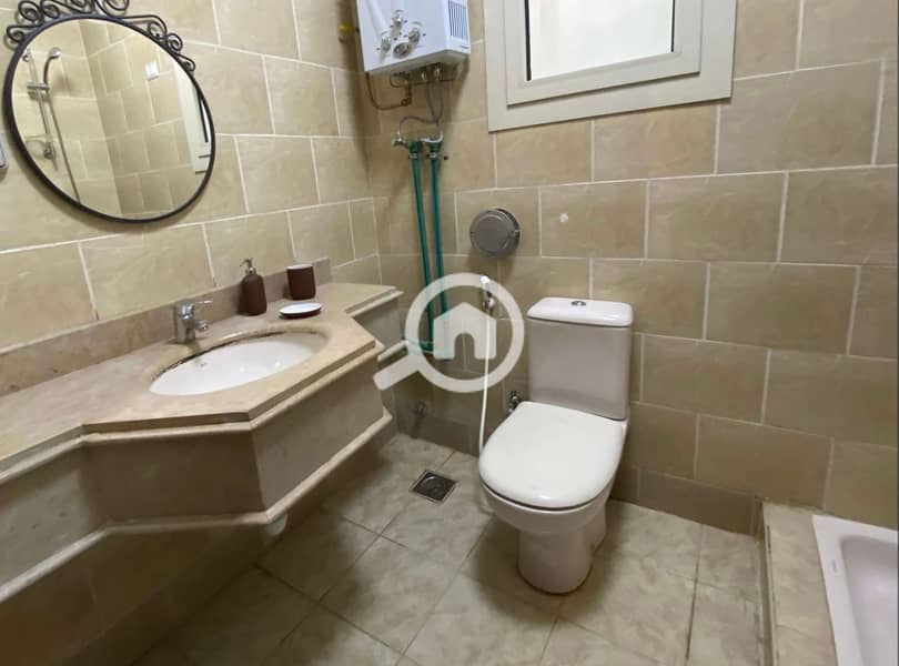 4 Bathroom 1. jpg