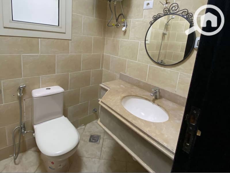 5 Bathroom 2. jpg