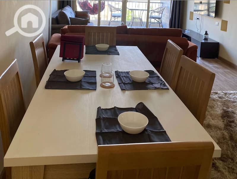 6 Dining 1. jpg