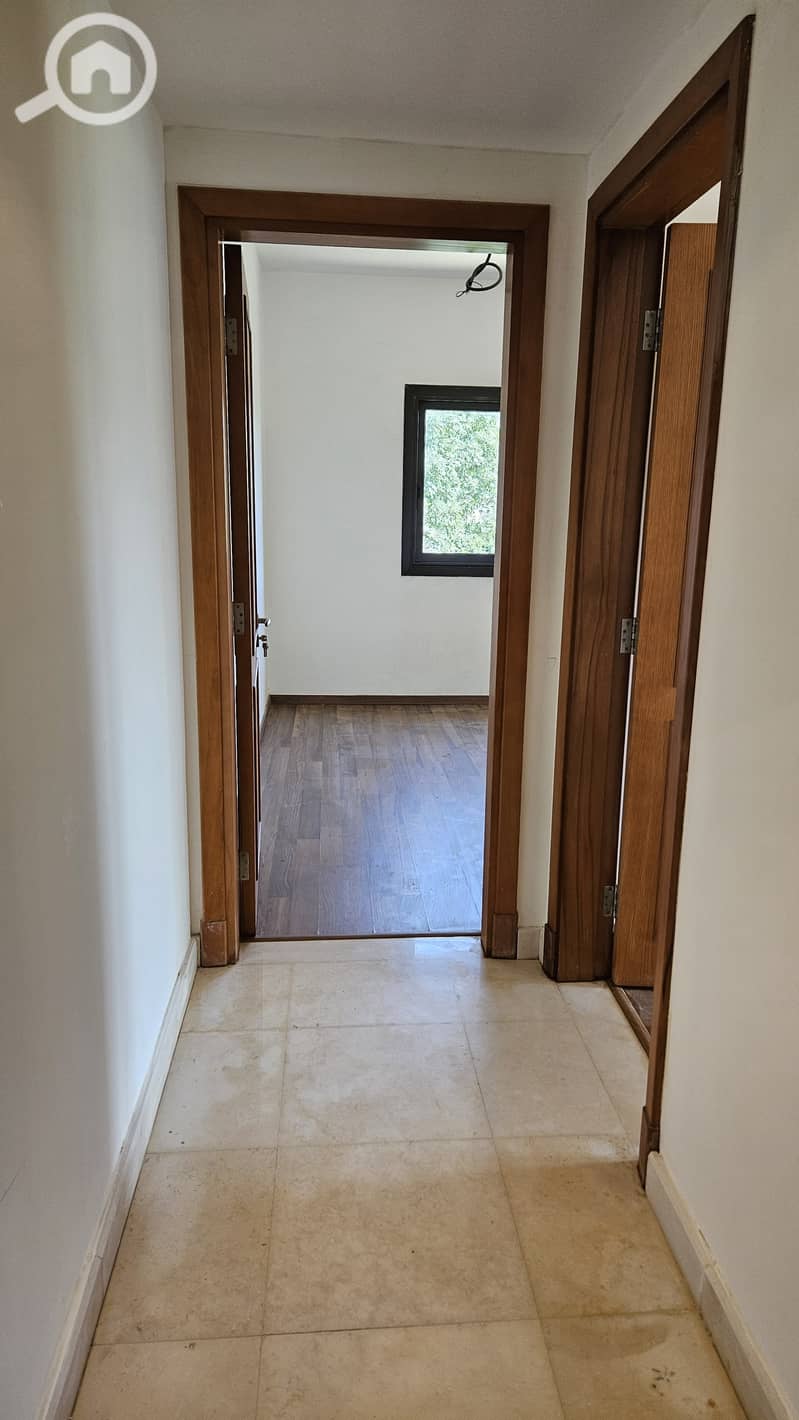 4 0cf9023d-a281-40d1-9b5a-cdf45920b3cd. jpg