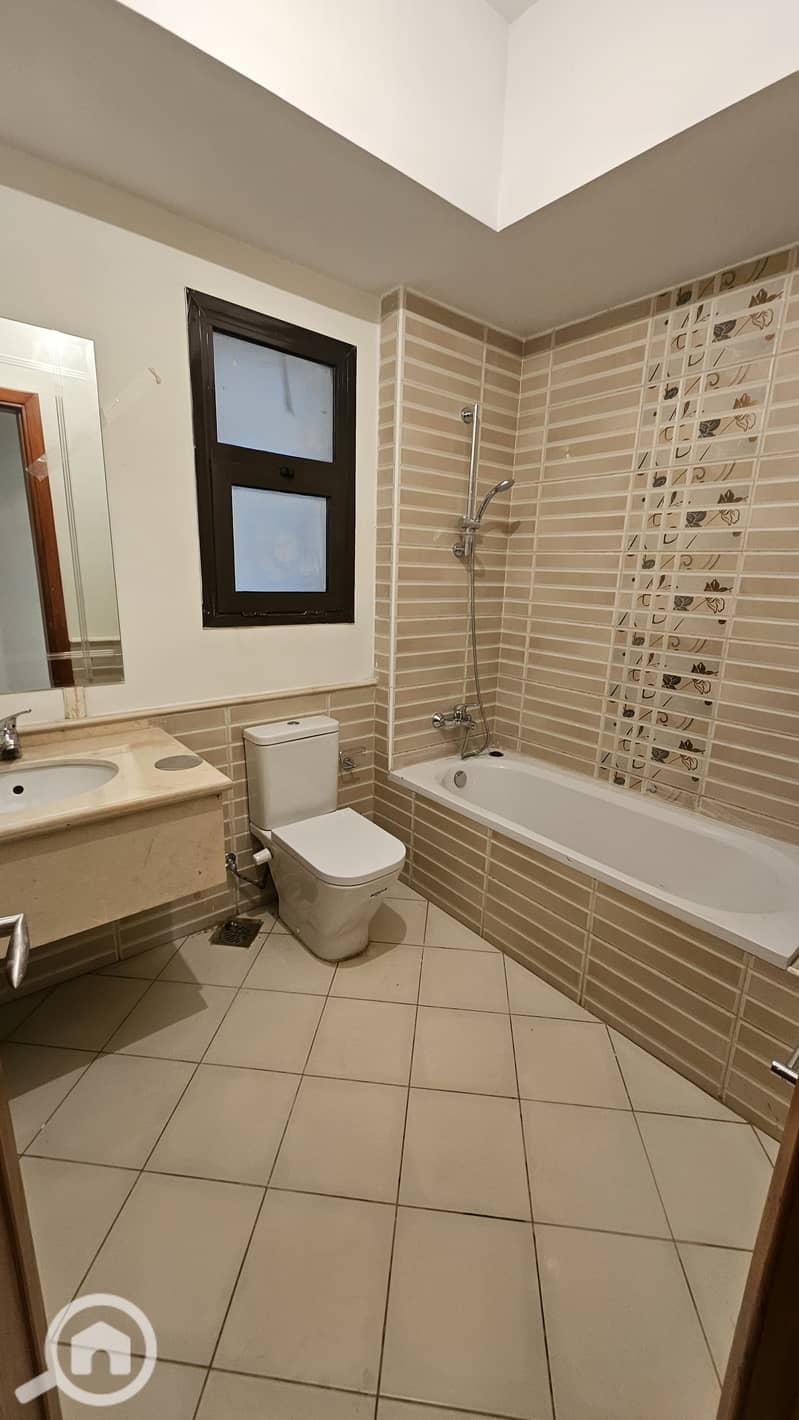 10 18e2a751-6672-49ce-ab90-57007904f41b. jpg