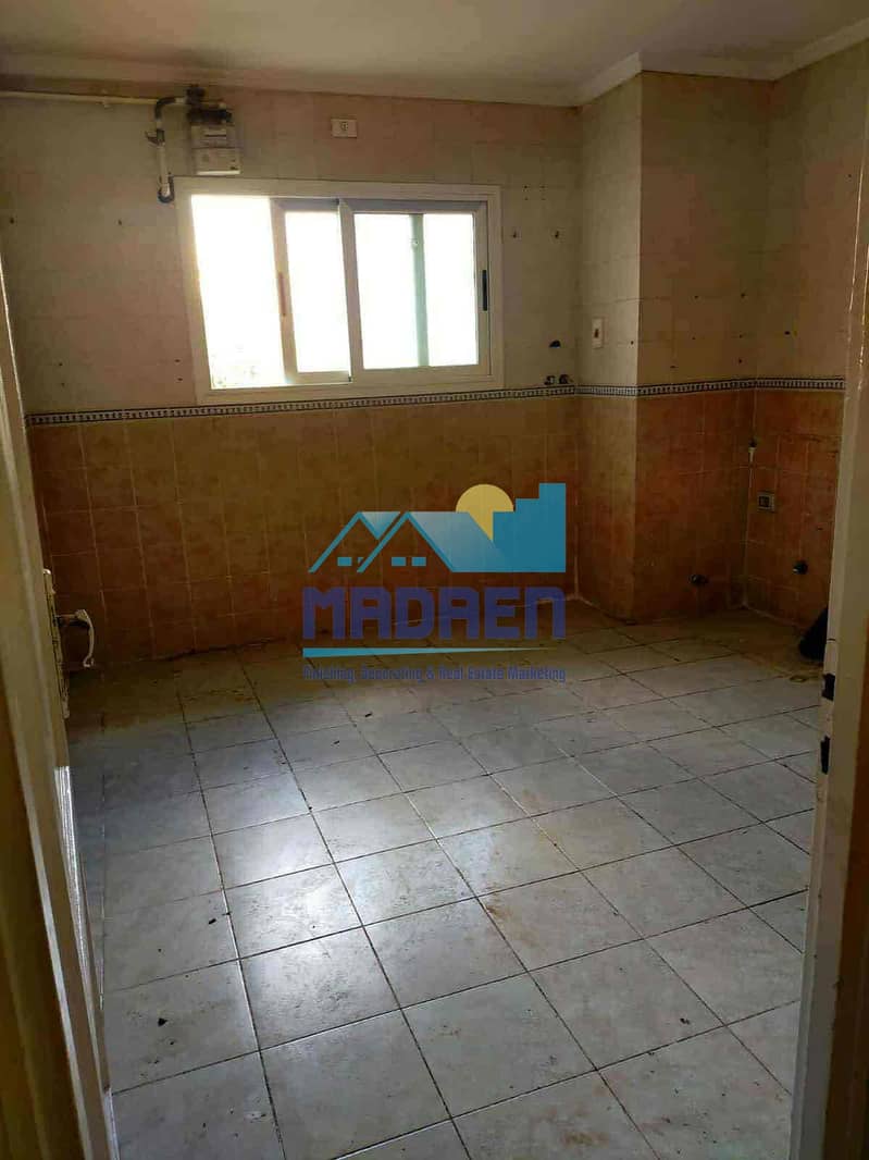 4 5e96e7ae-3b39-45e9-b08f-5580487db882. jpg