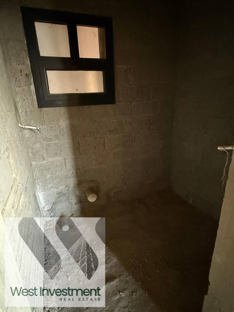 3 WhatsApp Image 2025-10-12 at 12.16. 48_3b2d856c. jpg