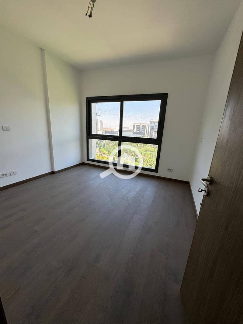 4 10f5eafa-481a-4949-b7c8-002ae83a7e83. jpg