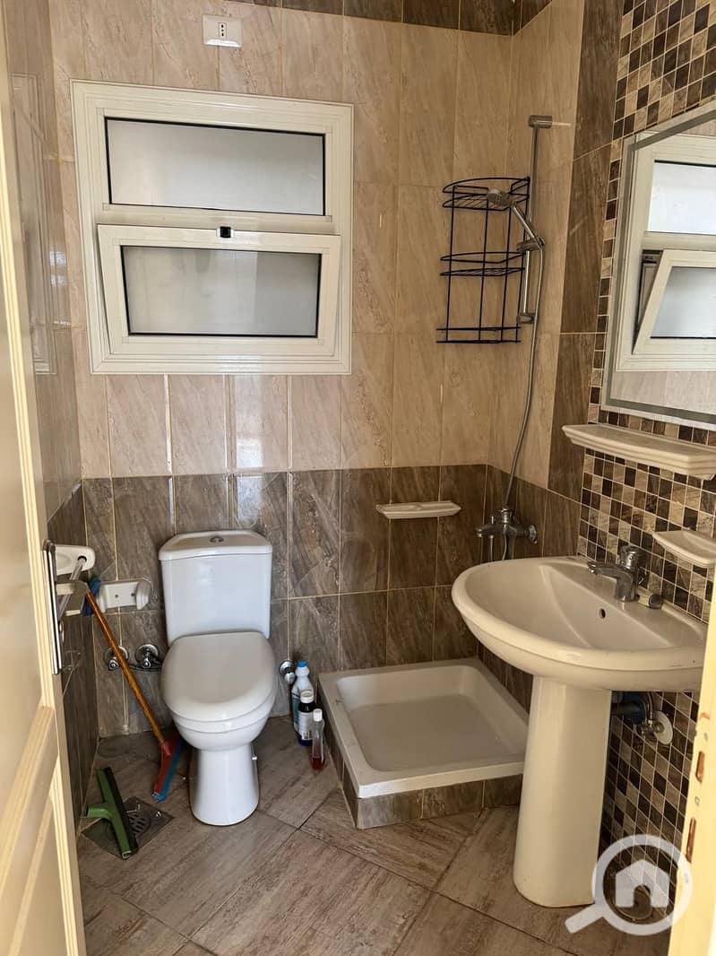 4 26dfb16d-6f1d-4975-866c-93eb5e1ee66b. jpg