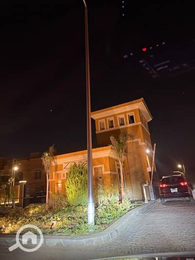 تاون هاوس 4 غرف نوم للبيع في القاهرة الجديدة، القاهرة - Townhouse middle for sale in Dyar Park New Cairo