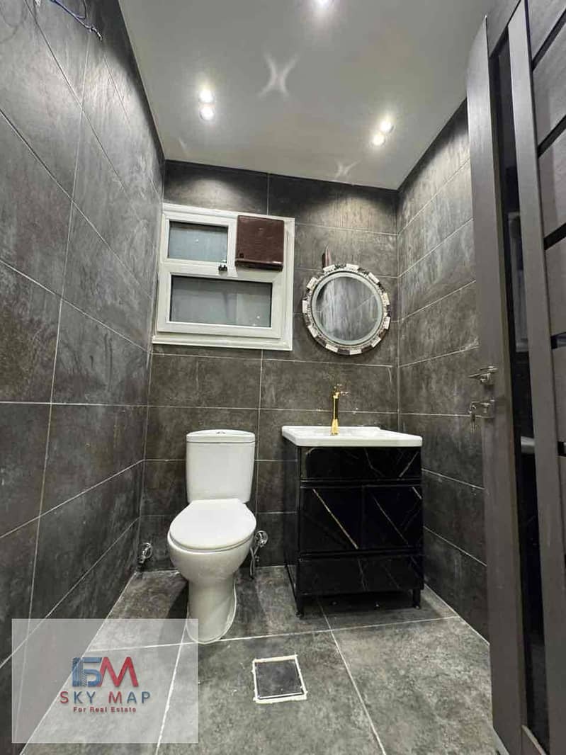 10 b46bceee-3a27-4b3d-ab66-77f570bff1a0. jpg