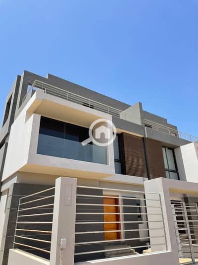 4 Bedroom Villa for Sale in Sheikh Zayed, Giza - 200499710_112968054344111_9189329994693643530_n. jpg