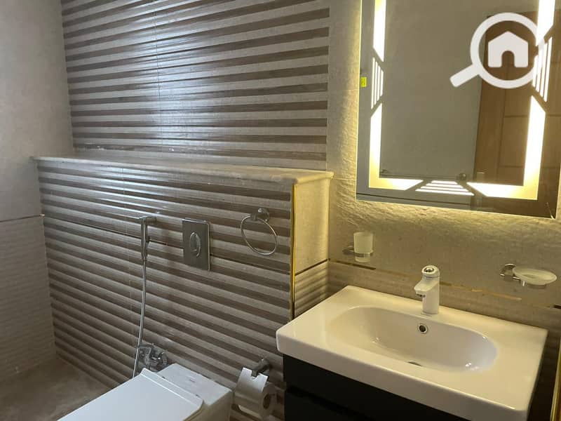 16 d3ae7842-282a-4a24-afea-4c39d41205ce. jpg