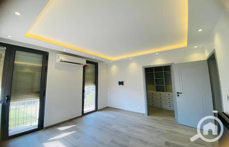 4 9611ae44-6a74-4ba1-8988-ad49a5be729c. jpg