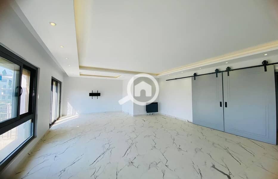 10 5669e07c-0285-4ef5-8289-0486412f53a9. jpg