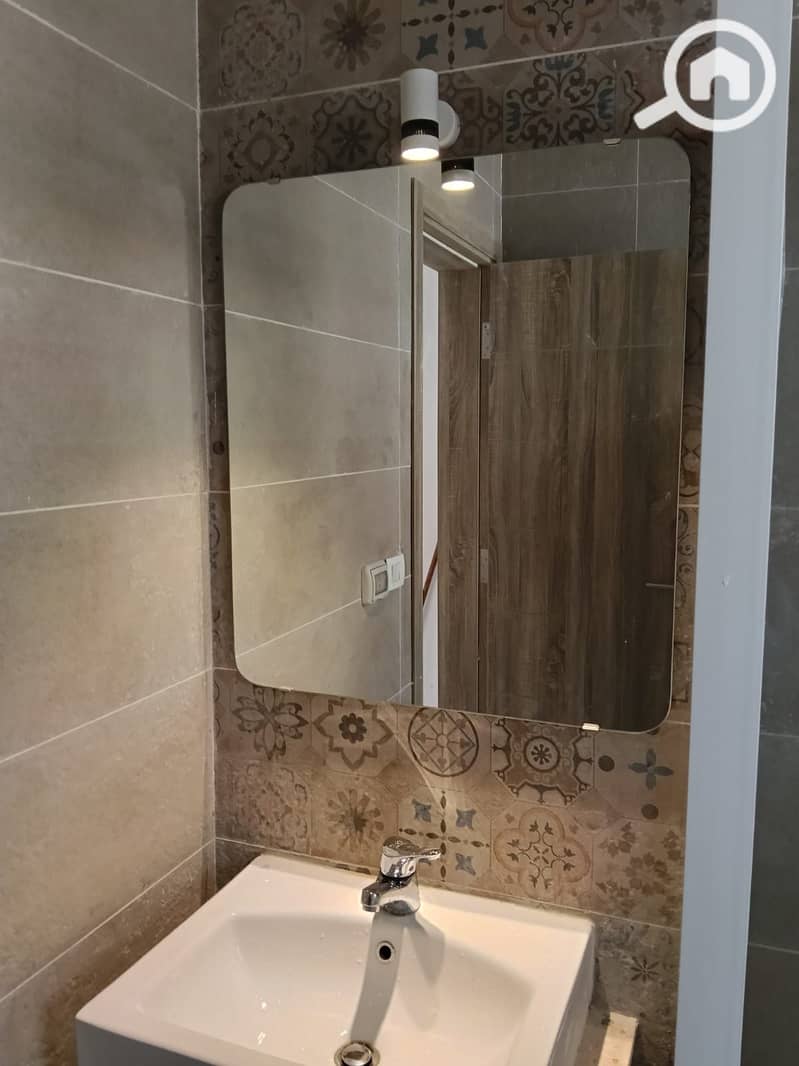 7 1001985299. jpg