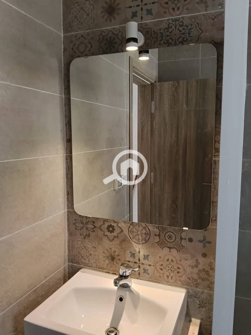 6 85c44b6a-c549-4381-a1af-069406e03f03. jpeg