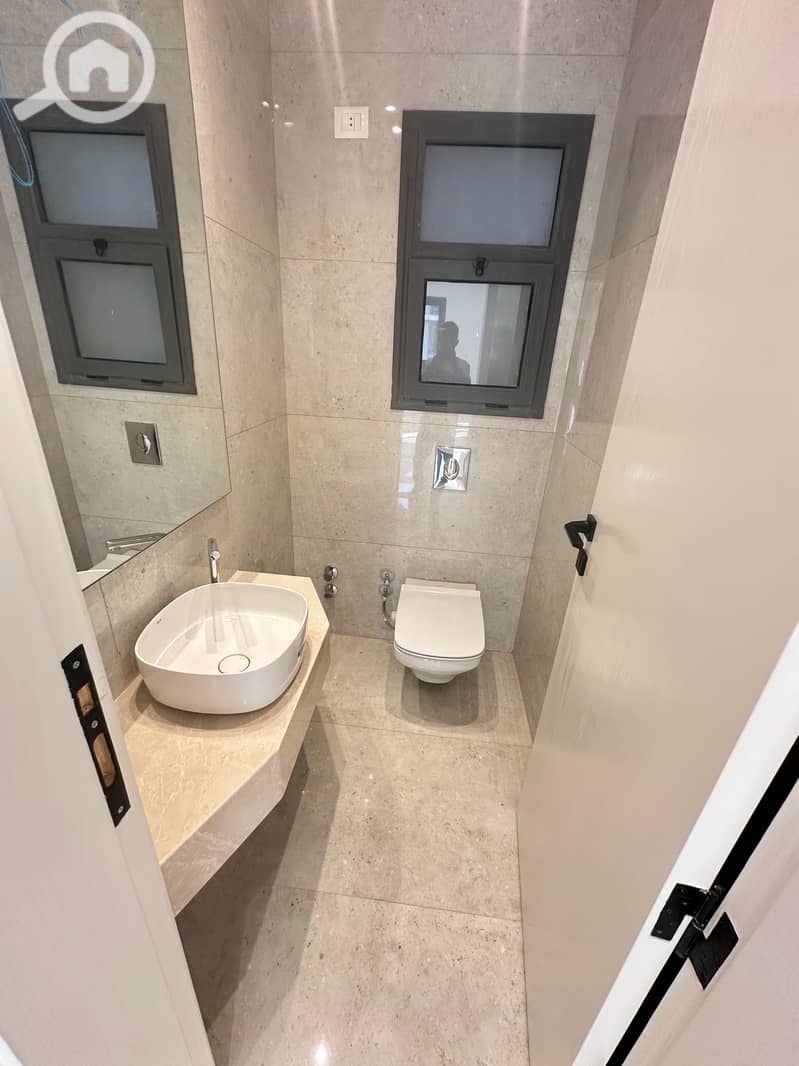 3 60773134-438a-4184-ae3e-279aa9bb6e73. jpg