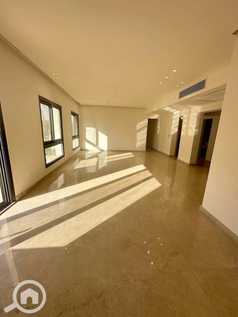 4 f0b66d9b-3a54-4468-a27e-2159f2d1f62a. jpg