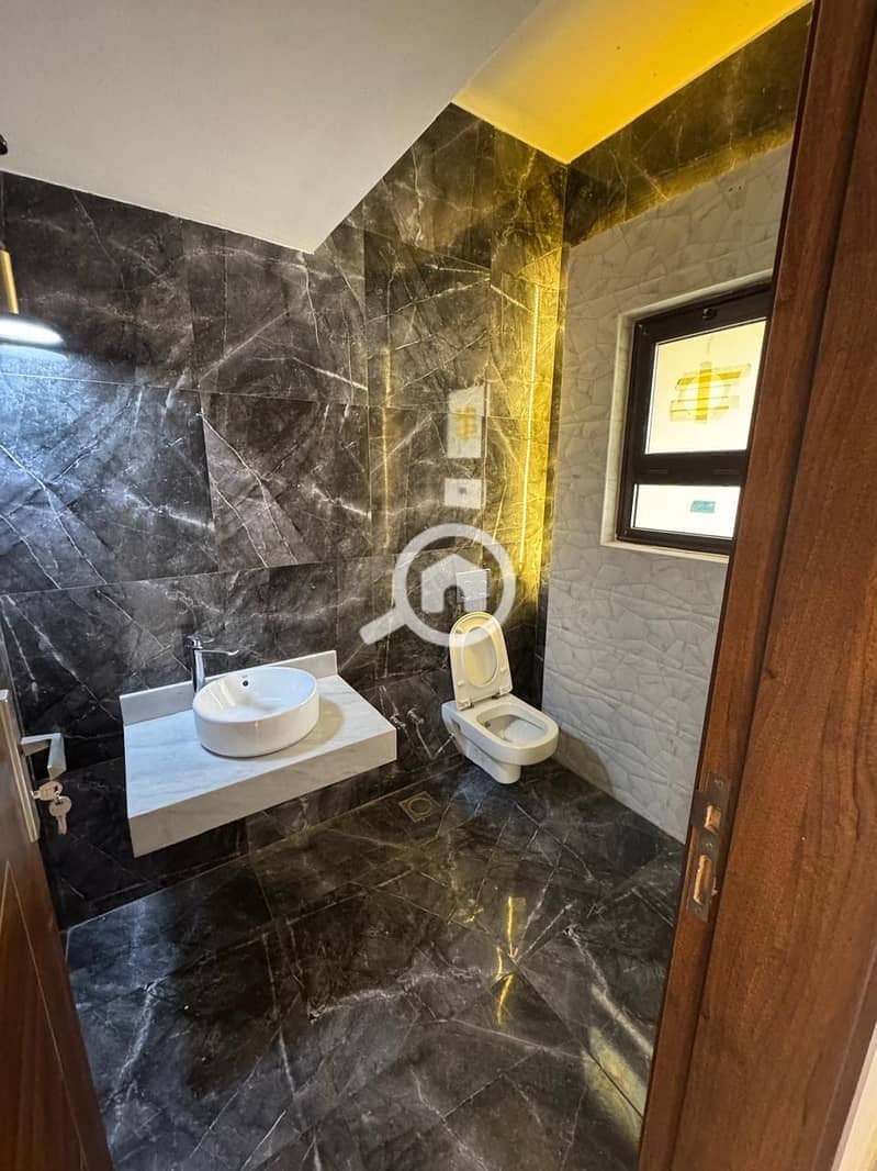 4 c4c8afcd-8ddd-4589-bfdb-4fdcc39a2205. jpeg