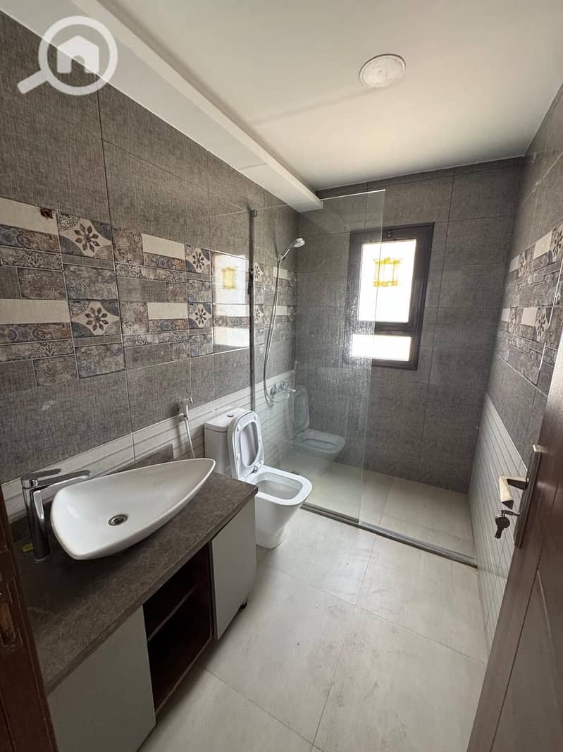 15 2e399460-8f26-4f63-b075-2e5d849fee75. jpeg