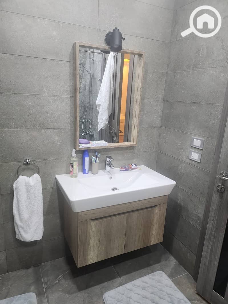 4 0822df7e-5c6b-409b-abdf-853b811da9e5. jpeg