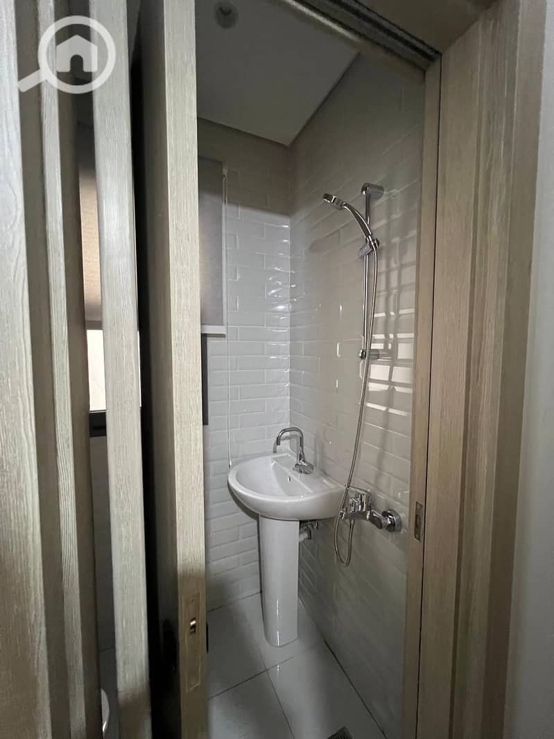 10 199541b4-3e72-4a95-9a1a-b082452a27ca. jpeg