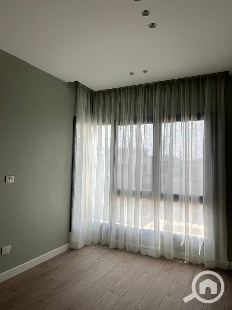 12 466c56eb-39e0-43db-bac3-cf34ee07c433. jpeg