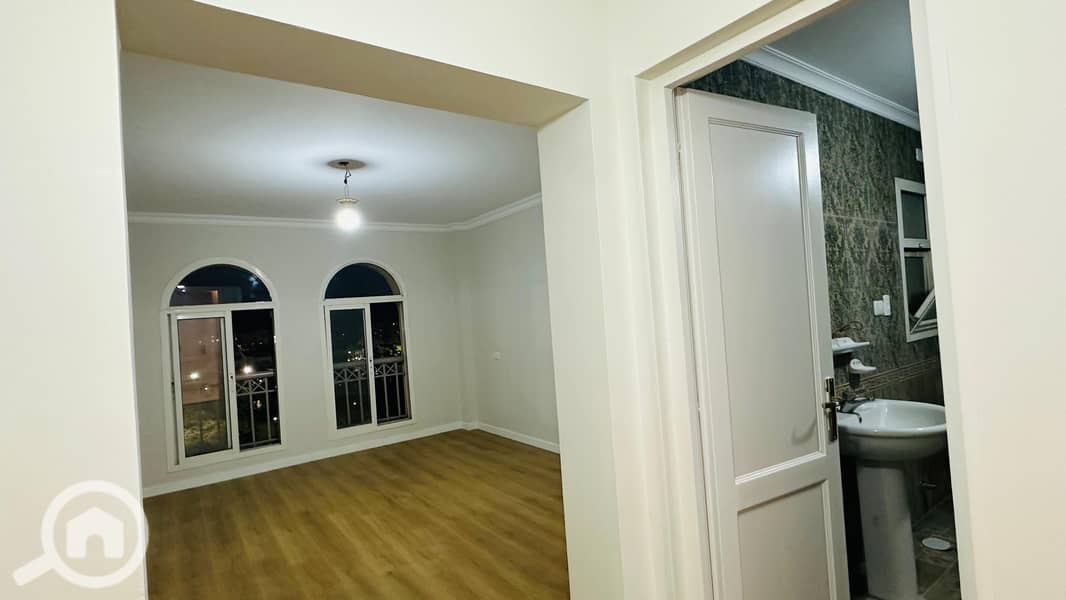 7 8e1065e8-7c7e-4132-88d7-6efca5dda8b7. jpeg