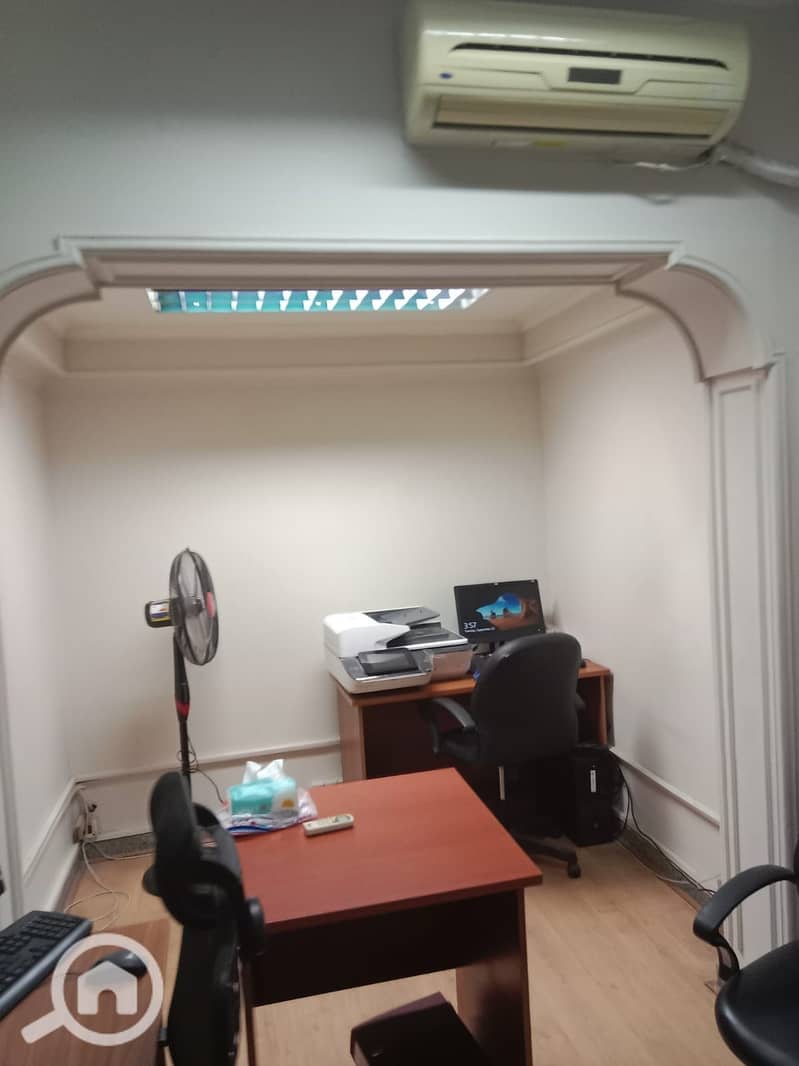 1000449735. jpg 1000449735. jpg