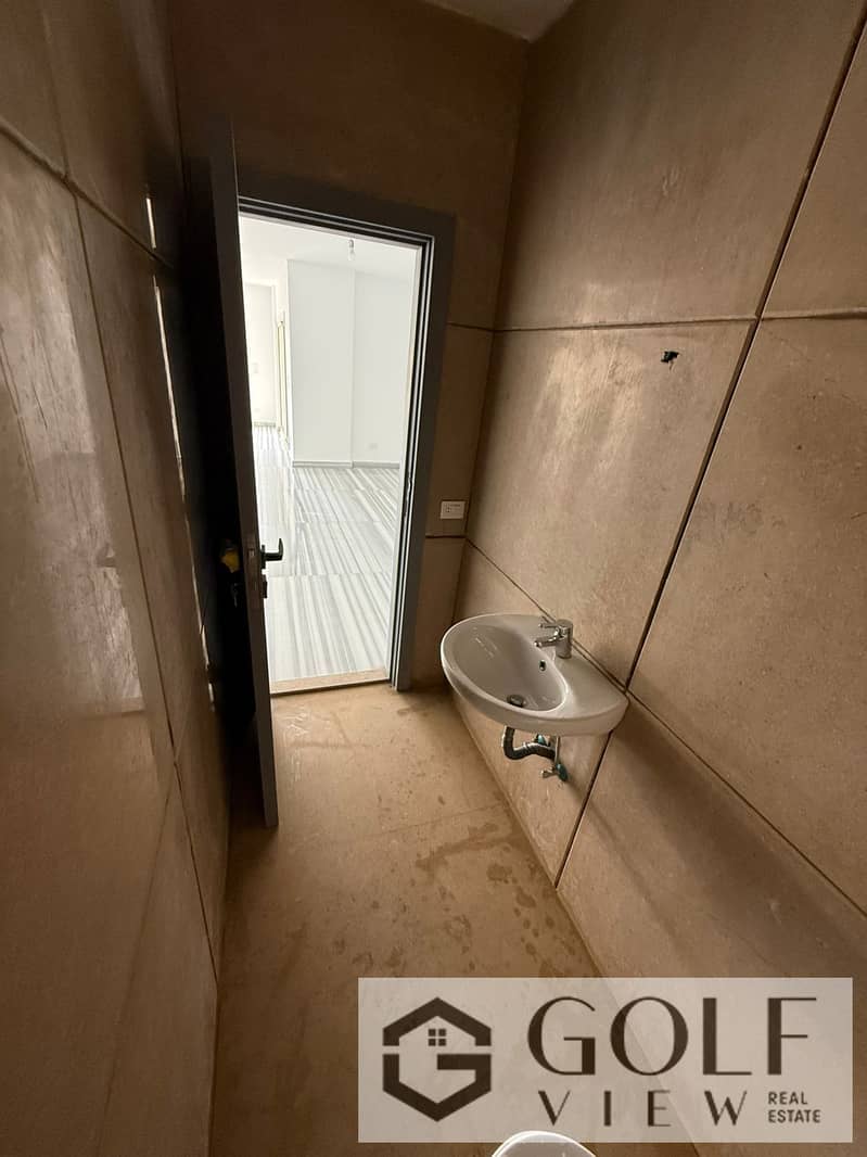 10 WhatsApp Image 2025-10-13 at 11.31. 48_28efbc06. jpg