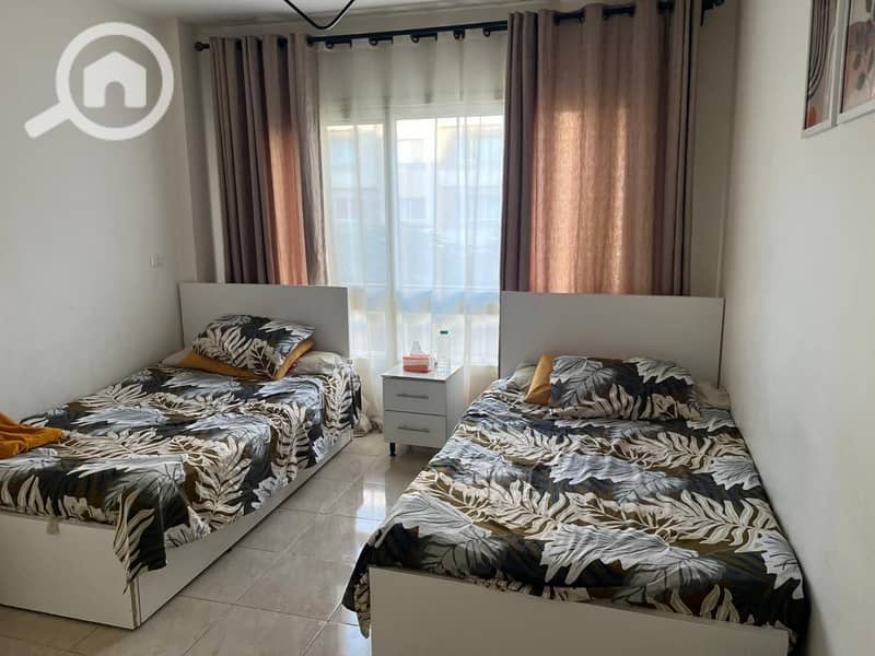 4 797023fa-e20f-40c7-adc8-bb01fcc64655. jpg