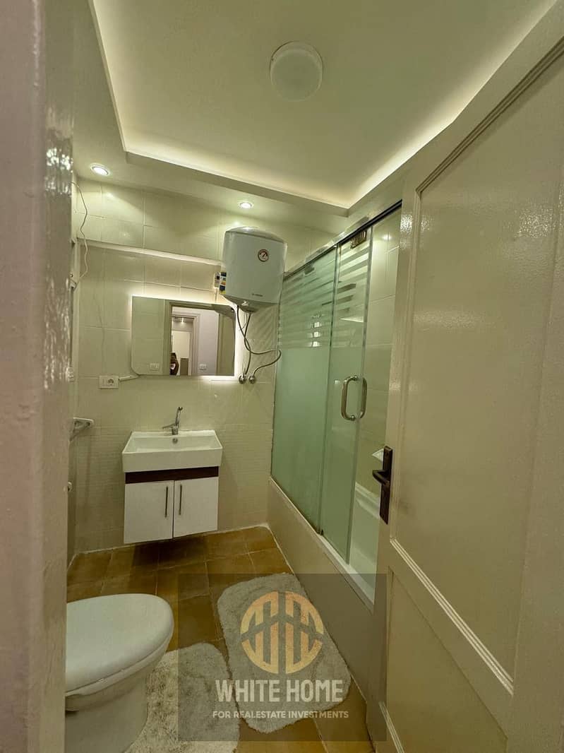 13 b77f974c-31cd-4544-bc1b-5e10f0a3844d. jpeg