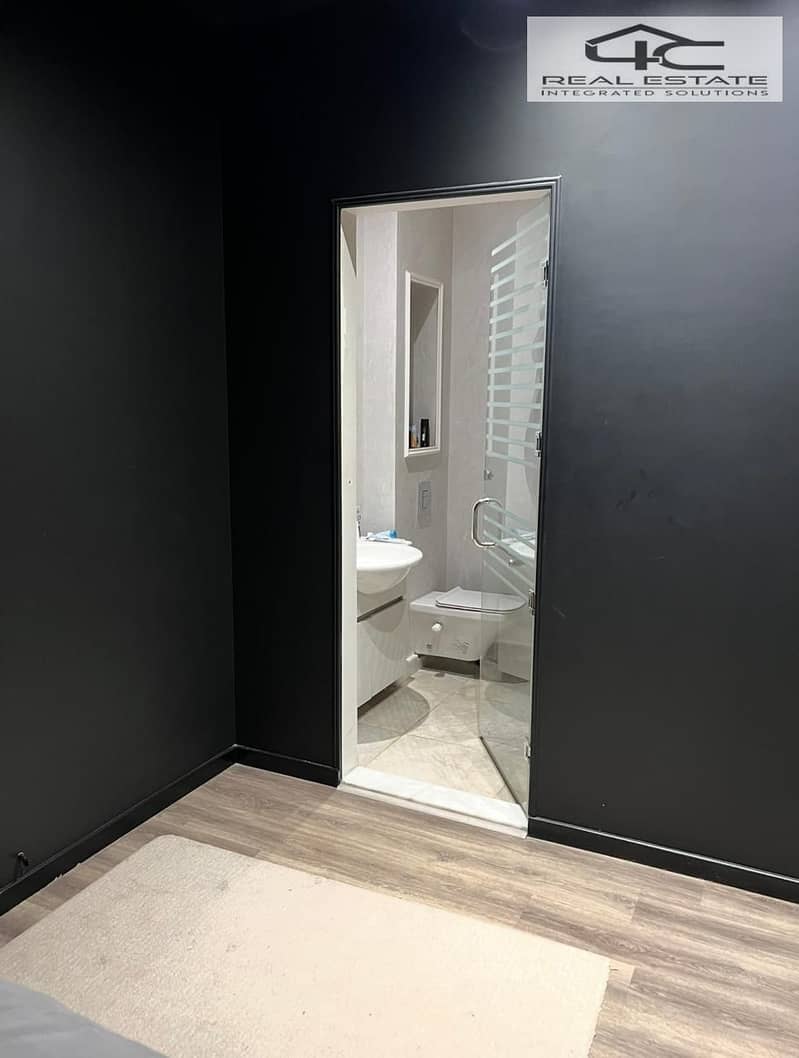 5 WhatsApp Image 2025-09-29 at 16.44. 27 (1). jpeg