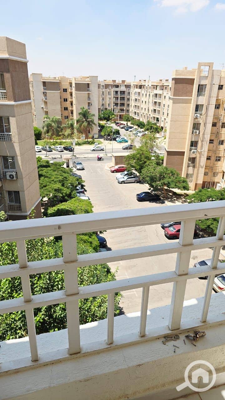 8 cba1006d-fe39-43e7-8e83-aa0d33ffd39f. jpg