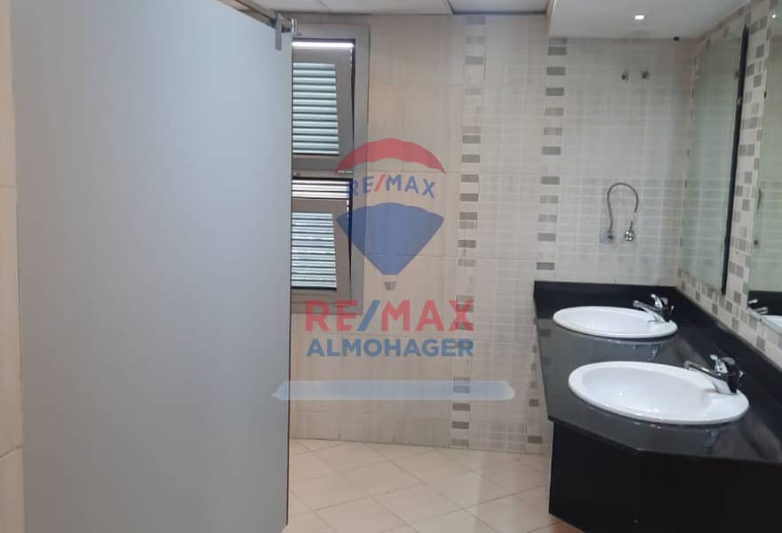 9 31bb6b7d-077d-4d03-8f04-b2f79eb46f11. jpg