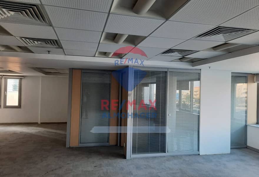 4 0a4312d9-d2da-40a1-8deb-1fdbda230450. jpg