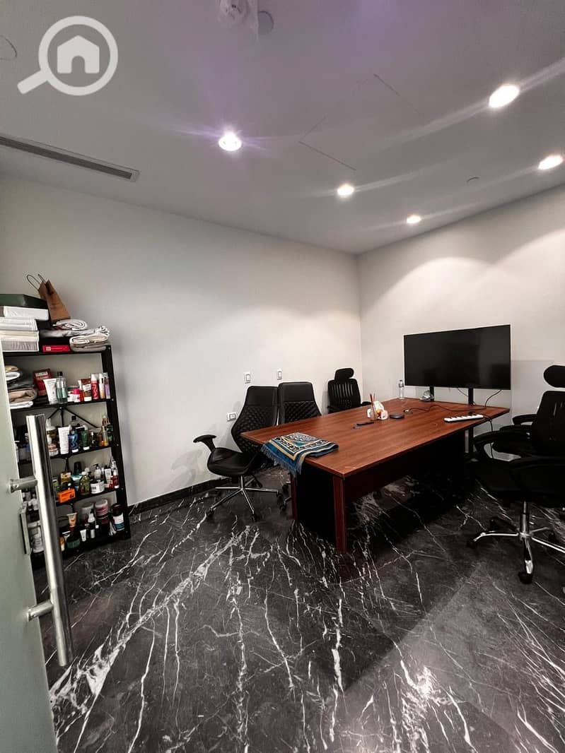 7 e08eca18-dcdf-41b0-a08f-8f53032b35ab. jpeg