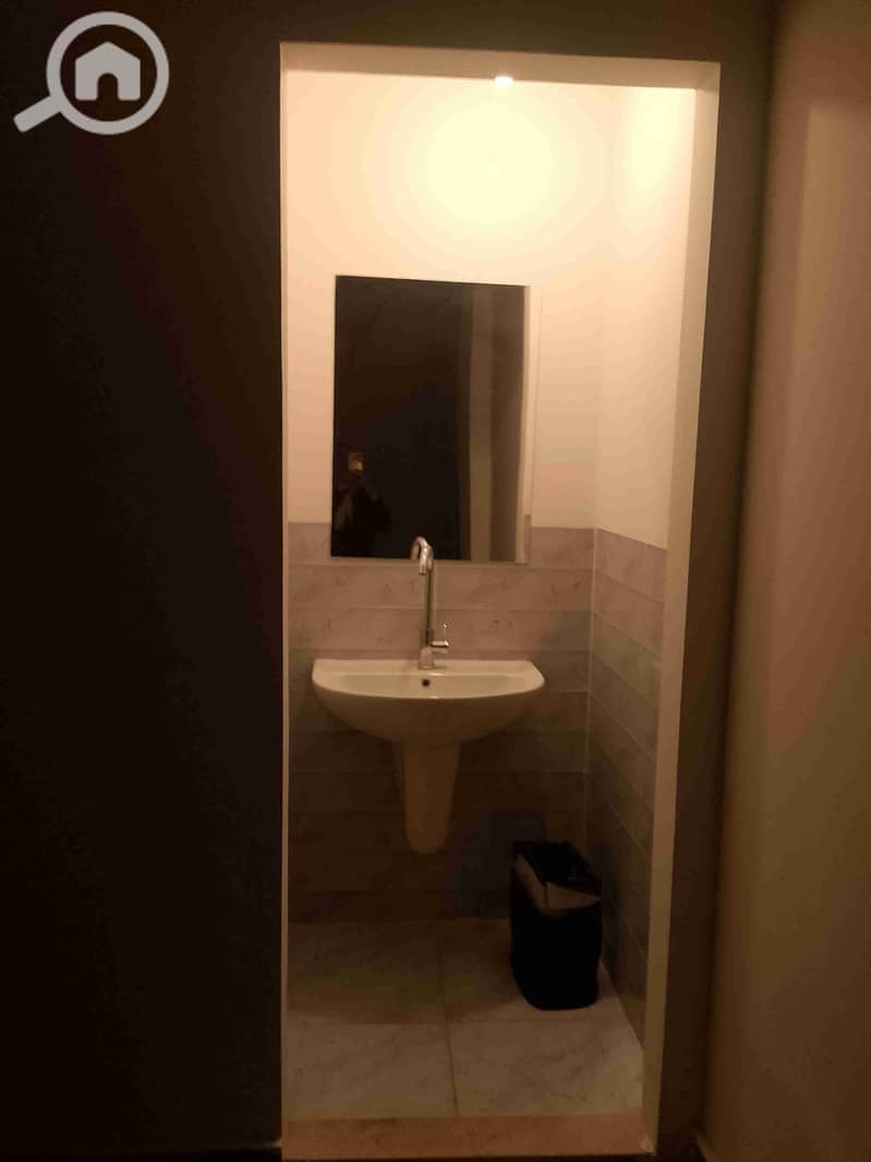 8 1000649104. jpg