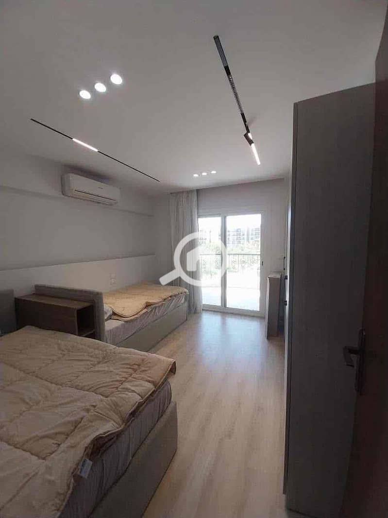 10 f29e95e3-e83a-4990-8abc-da9a1afdf726. jpg