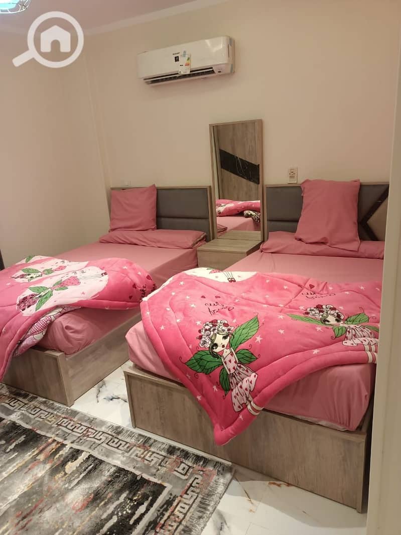 10 92bdf5f1-b2e0-45e1-b48f-6e10d716c874. jpeg