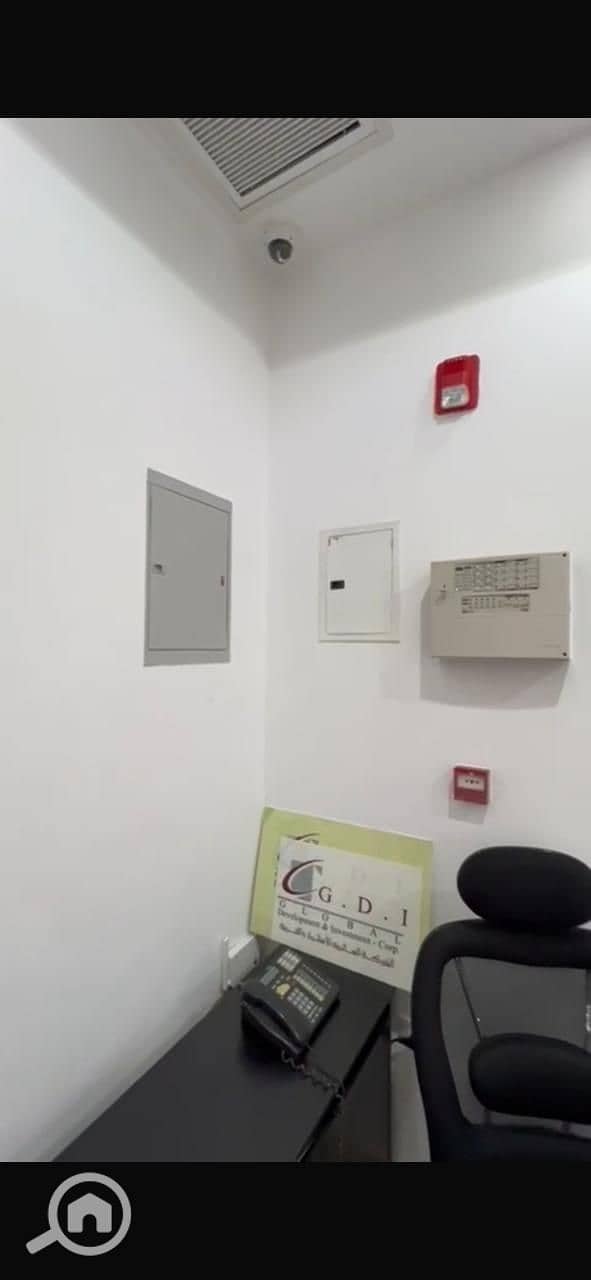 3 WhatsApp Image 2025-10-13 at 17.45. 07_145bc325. jpg