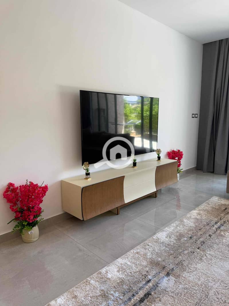 3 2d81a8b4-5be8-460c-a50e-cb6b720310ba. jpg