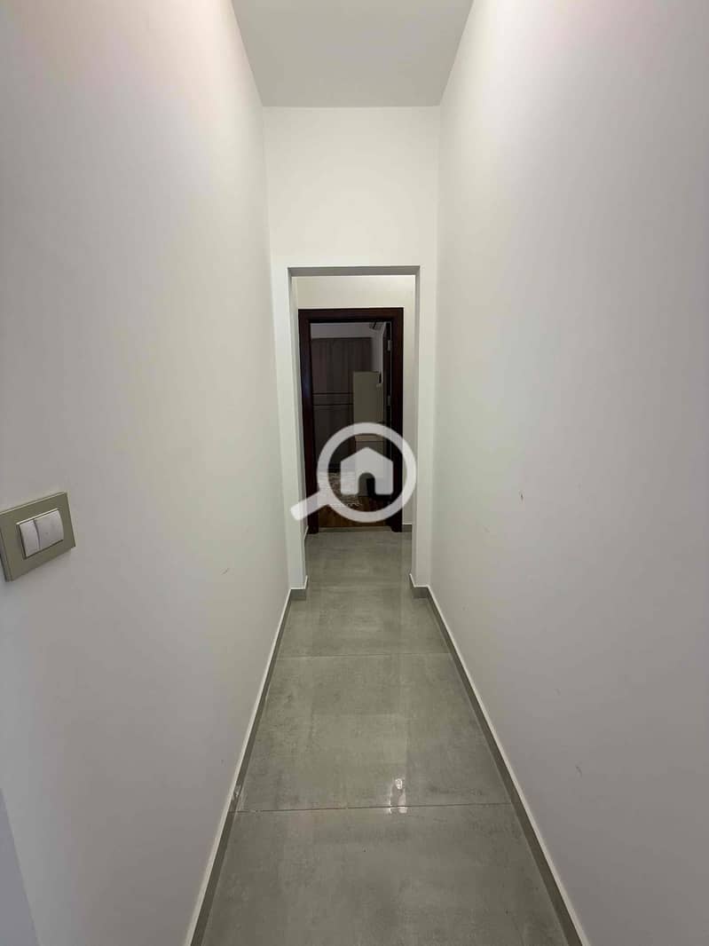 8 1243c996-7940-4903-8ca2-7b939a20378c. jpg