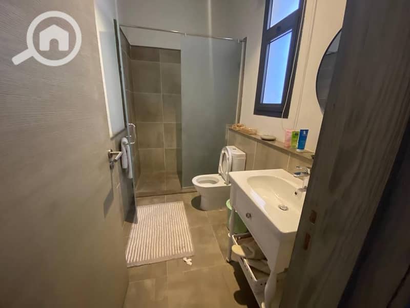 4 df470d0a-36c0-4e18-b037-9d30cb24bac5. jpg