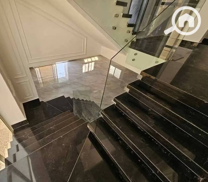 2 FB_IMG_1759178325178. jpg