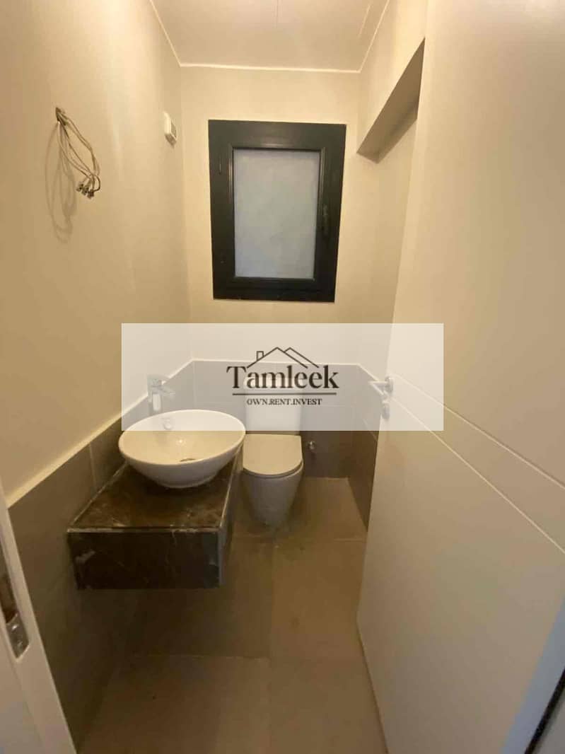 10 7d42cac3-af92-4b90-8136-f4e21db42848. jpg